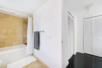 41 SE 5th St #1116, Miami, FL 33131 - Photo 32