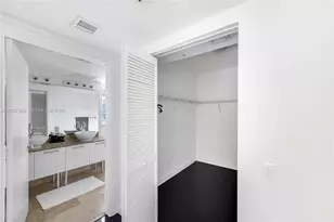 41 SE 5th St, Miami, FL 33131 - Photo 26