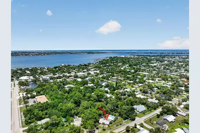 1023 SE 7th St, Stuart, FL 34996 - Photo 2