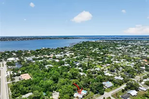 1023 SE 7th St, Stuart, FL 34996 - Photo 2