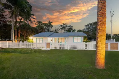 1023 SE 7th St, Stuart, FL 34996 - Photo 1
