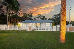 1023 SE 7th St, Stuart, FL 34996 - Photo 1