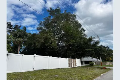 1023 SE 7th St, Stuart, FL 34996 - Photo 10