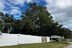 1023 SE 7th St, Stuart, FL 34996 - Photo 10