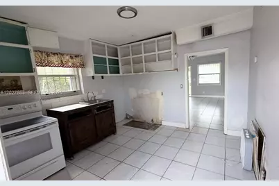 544 NW 10th St, Florida City, FL 33034 - Photo 4