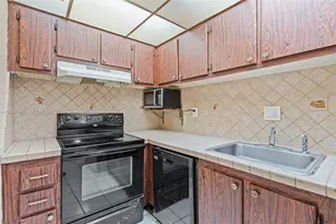 4713 NW 7th St, Miami, FL 33126 - Photo 10