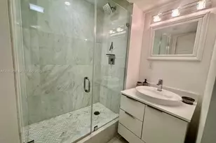 2555 Collins Ave, Miami Beach, FL 33140 - Photo 16