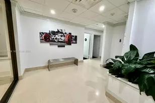 2555 Collins Ave, Miami Beach, FL 33140 - Photo 22