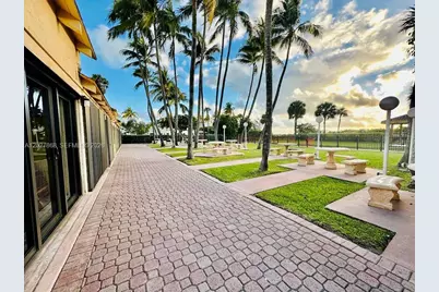 2555 Collins Ave #1400, Miami Beach, FL 33140 - Photo 26