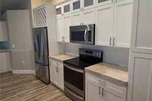 701 SW 93rd Ave, Pembroke Pines, FL 33025 - Photo 2