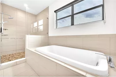 10250 NW 76th Ter, Doral, FL 33178 - Photo 24