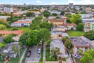 242 SW 15th Ave, Miami, FL 33135 - Photo 14