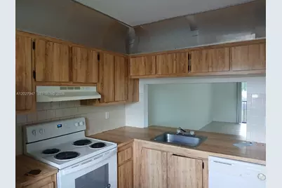 9141 NW 1st Ct #204, Pembroke Pines, FL 33024 - Photo 4