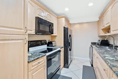 5401 Collins Ave #807, Miami Beach, FL 33140 - Photo 14