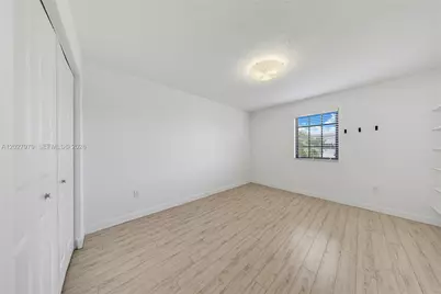476 NE 194th Ter, Miami, FL 33179 - Photo 18