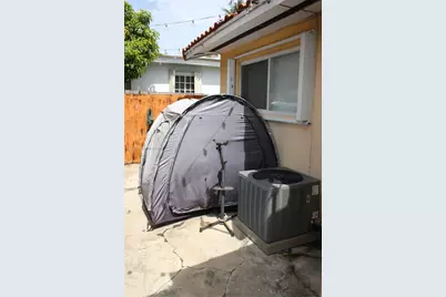 1022 NW 22nd Pl, Miami, FL 33125 - Photo 18