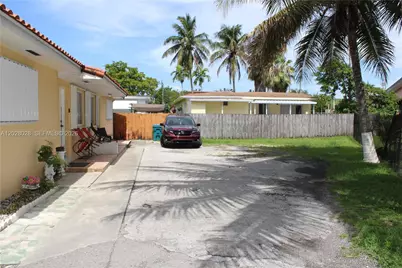 1022 NW 22nd Pl, Miami, FL 33125 - Photo 24