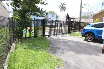 1022 NW 22nd Pl, Miami, FL 33125 - Photo 26