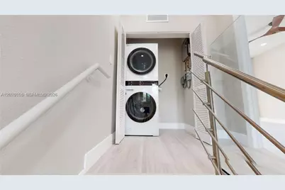 1284 NE 111th St, Miami, FL 33161 - Photo 10