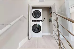 1284 NE 111th St, Miami, FL 33161 - Photo 10