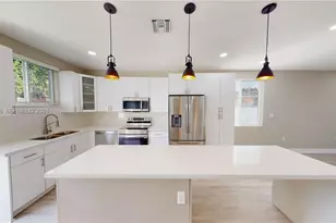 1284 NE 111th St, Miami, FL 33161 - Photo 2