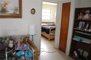 1040 NW 23rd Ct, Miami, FL 33125 - Photo 32