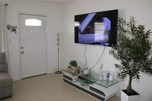 1040 NW 23rd Ct, Miami, FL 33125 - Photo 10
