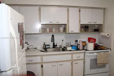 1040 NW 23rd Ct, Miami, FL 33125 - Photo 12
