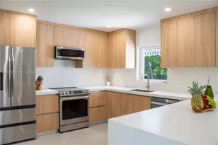 13800 NE 1st Ave, Miami, FL 33161 - Photo 10