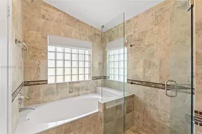 1090 NW 192nd Ave, Pembroke Pines, FL 33029 - Photo 14
