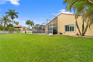 1090 NW 192nd Ave, Pembroke Pines, FL 33029 - Photo 38