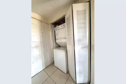8290 Lake Dr #506, Doral, FL 33166 - Photo 2