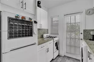911 Meridian Ave, Miami Beach, FL 33139 - Photo 6