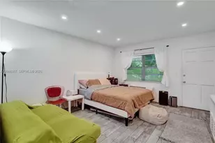 911 Meridian Ave, Miami Beach, FL 33139 - Photo 2
