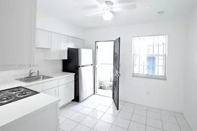 1570 NW 2nd St, Miami, FL 33125 - Photo 16