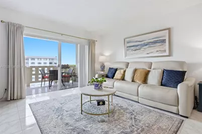 4330 Hillcrest Dr #916, Hollywood, FL 33021 - Photo 2