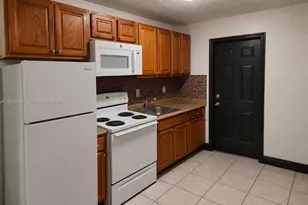 877 NW 10th St, Florida City, FL 33034 - Photo 10