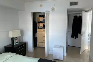 31 SE 5th St, Miami, FL 33131 - Photo 8