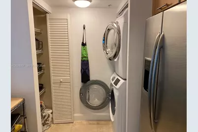 31 SE 5th St #2308, Miami, FL 33131 - Photo 6