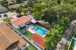 2215 Cleveland St, Hollywood, FL 33020 - Photo 2