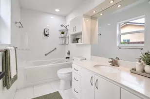 417 SE 4th St, Dania Beach, FL 33004 - Photo 18