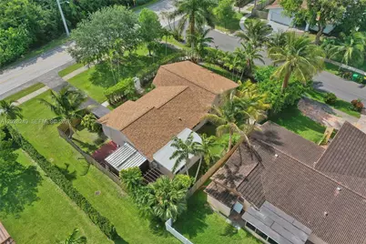 417 SE 4th St, Dania Beach, FL 33004 - Photo 2