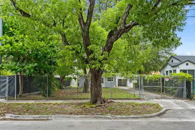 352 NW 41st St, Miami, FL 33127 - Photo 2