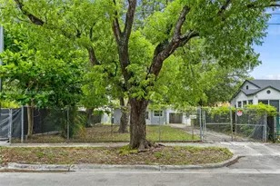 352 NW 41st St, Miami, FL 33127 - Photo 2
