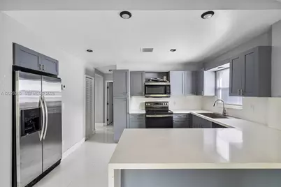 352 NW 41st St, Miami, FL 33127 - Photo 16