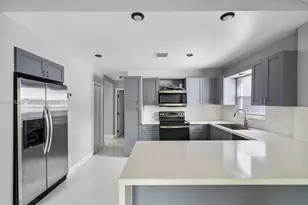 352 NW 41st St, Miami, FL 33127 - Photo 16