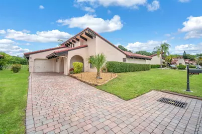 8176 Pine Cir #6, Tamarac, FL 33321 - Photo 2