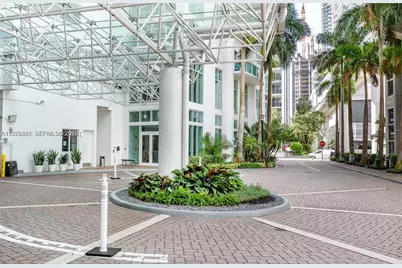 31 SE 5th St #411, Miami, FL 33131 - Photo 36