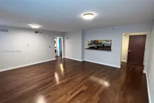 31 SE 5th St, Miami, FL 33131 - Photo 12