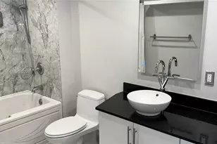 31 SE 5th St, Miami, FL 33131 - Photo 22